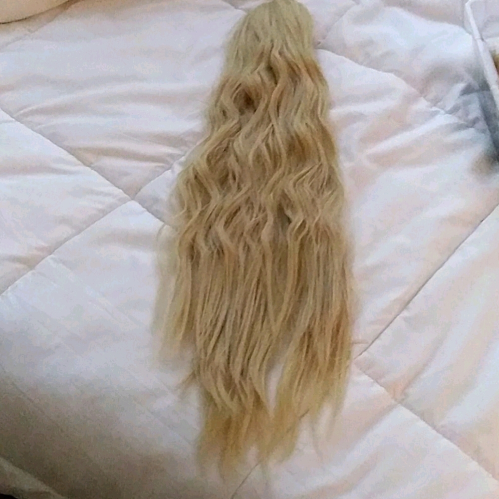 Blonde claw clip in extension 16inch